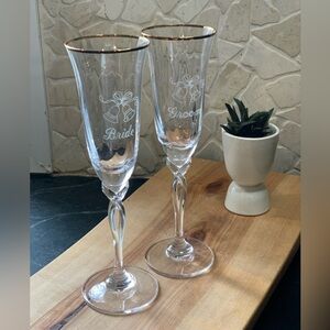 ONEIDA | Set of 2 | Bride and Groom Wedding Champagne Flutes